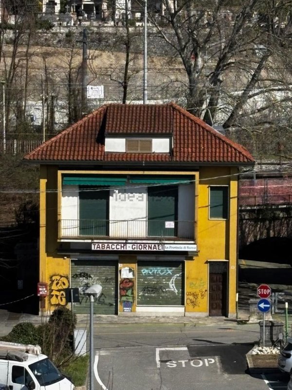 appartamento in vendita a Laveno-Mombello in zona Laveno