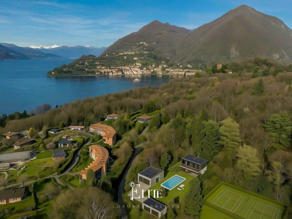 casa indipendente in vendita a Laveno-Mombello in zona Cerro