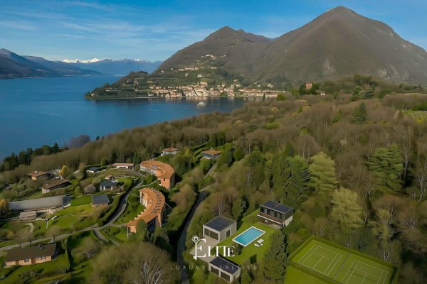 casa indipendente in vendita a Laveno-Mombello in zona Cerro