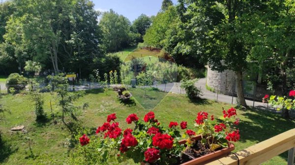 casa indipendente in vendita a Laveno-Mombello in zona Mombello