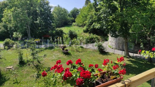 casa indipendente in vendita a Laveno-Mombello in zona Mombello