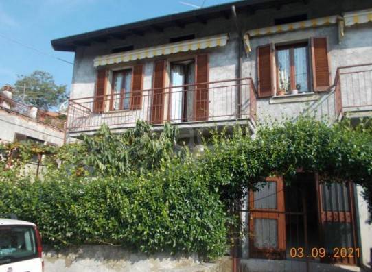 appartamento in vendita a Laveno-Mombello in zona Laveno