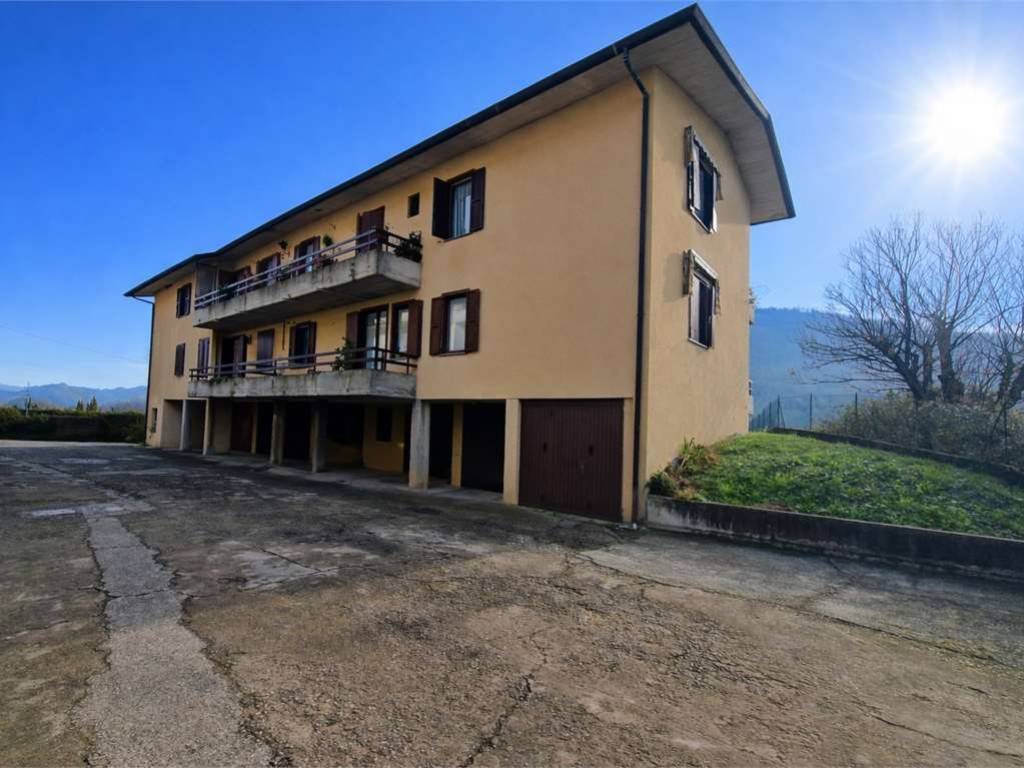 appartamento in vendita a Laveno-Mombello in zona Mombello