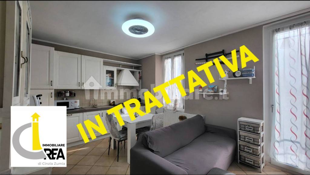 appartamento in vendita a Laveno-Mombello in zona Laveno