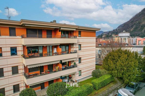 appartamento in vendita a Laveno-Mombello in zona Laveno