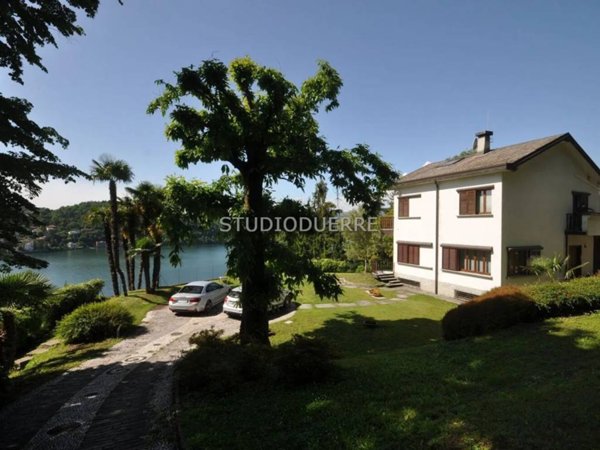 casa indipendente in vendita a Laveno-Mombello in zona Laveno