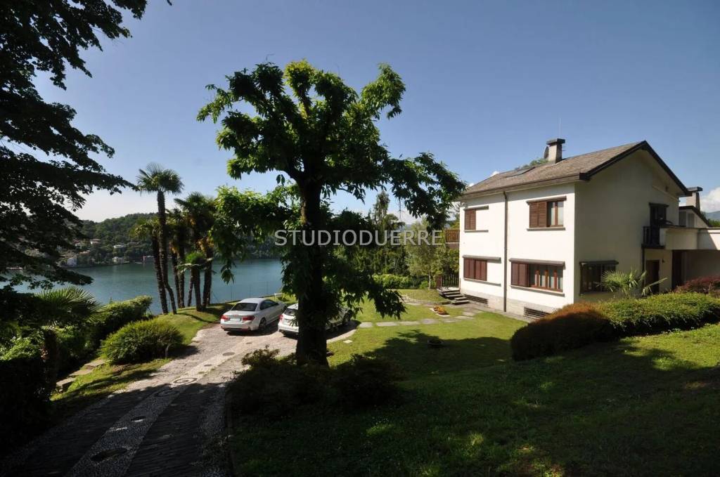 casa indipendente in vendita a Laveno-Mombello in zona Laveno
