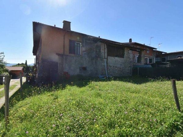 casa indipendente in vendita a Laveno-Mombello in zona Mombello
