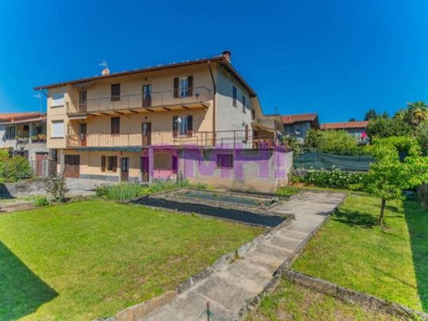 casa indipendente in vendita a Laveno-Mombello