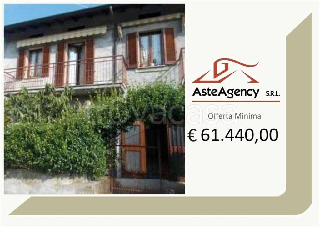 casa indipendente in vendita a Laveno-Mombello in zona Mombello
