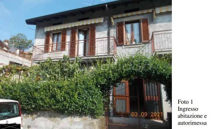 appartamento in vendita a Laveno-Mombello in zona Laveno