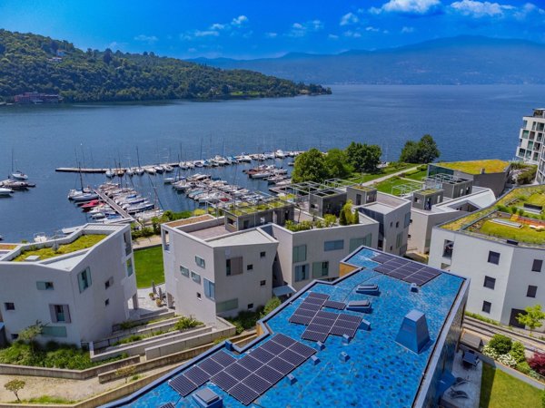 appartamento in vendita a Laveno-Mombello in zona Laveno