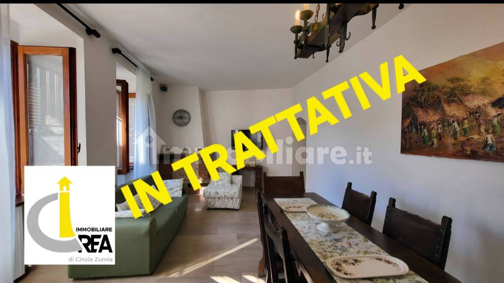 appartamento in vendita a Laveno-Mombello in zona Laveno