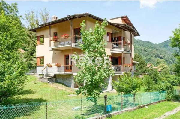 casa indipendente in vendita a Laveno-Mombello in zona Laveno