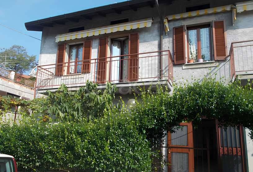 appartamento in vendita a Laveno-Mombello in zona Laveno
