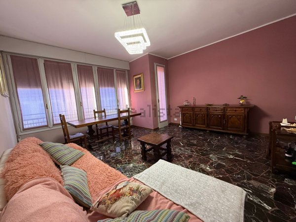 appartamento in vendita a Laveno-Mombello in zona Laveno