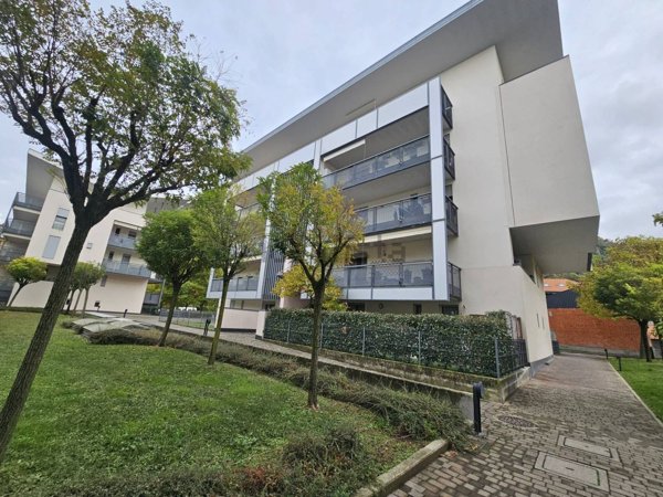 appartamento in vendita a Laveno-Mombello in zona Laveno