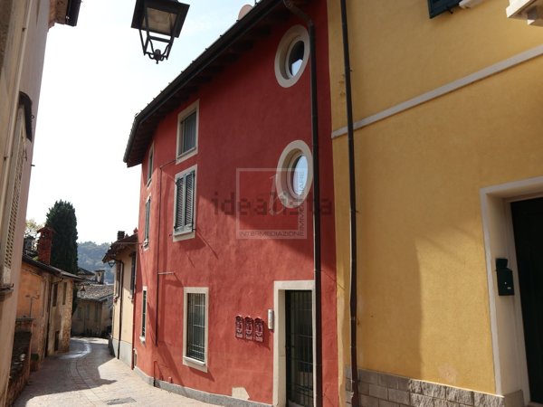 appartamento in vendita a Laveno-Mombello in zona Laveno