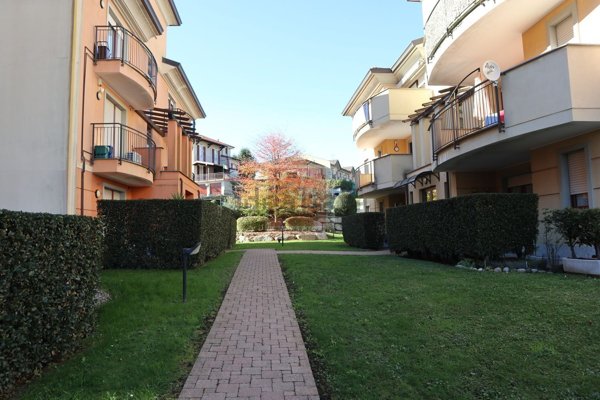 appartamento in vendita a Laveno-Mombello in zona Mombello