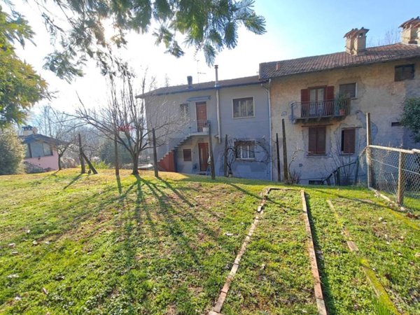 casa indipendente in vendita a Laveno-Mombello