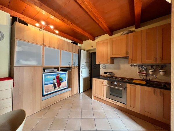 appartamento in vendita a Laveno-Mombello in zona Laveno