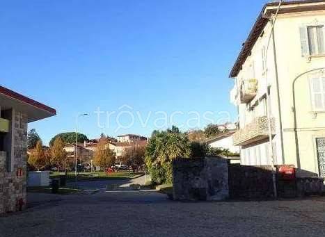 appartamento in vendita a Laveno-Mombello in zona Laveno