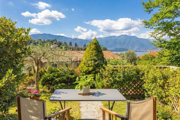 appartamento in vendita a Laveno-Mombello