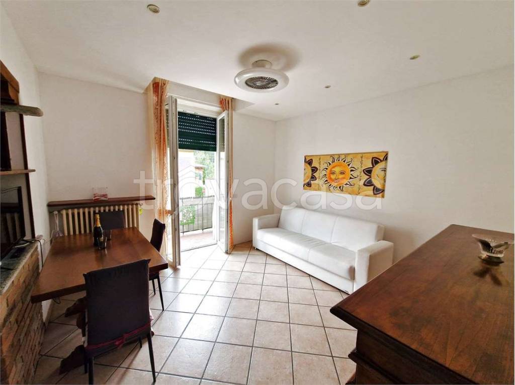 appartamento in vendita a Laveno-Mombello in zona Laveno