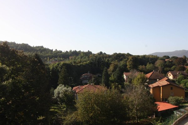 appartamento in vendita a Laveno-Mombello in zona Laveno