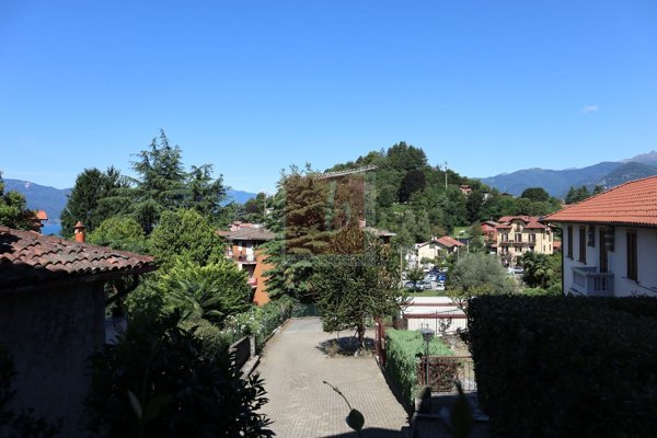 appartamento in vendita a Laveno-Mombello in zona Laveno