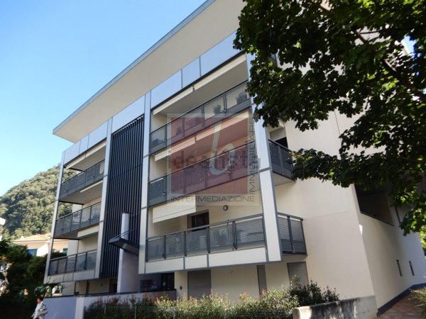 appartamento in vendita a Laveno-Mombello in zona Laveno