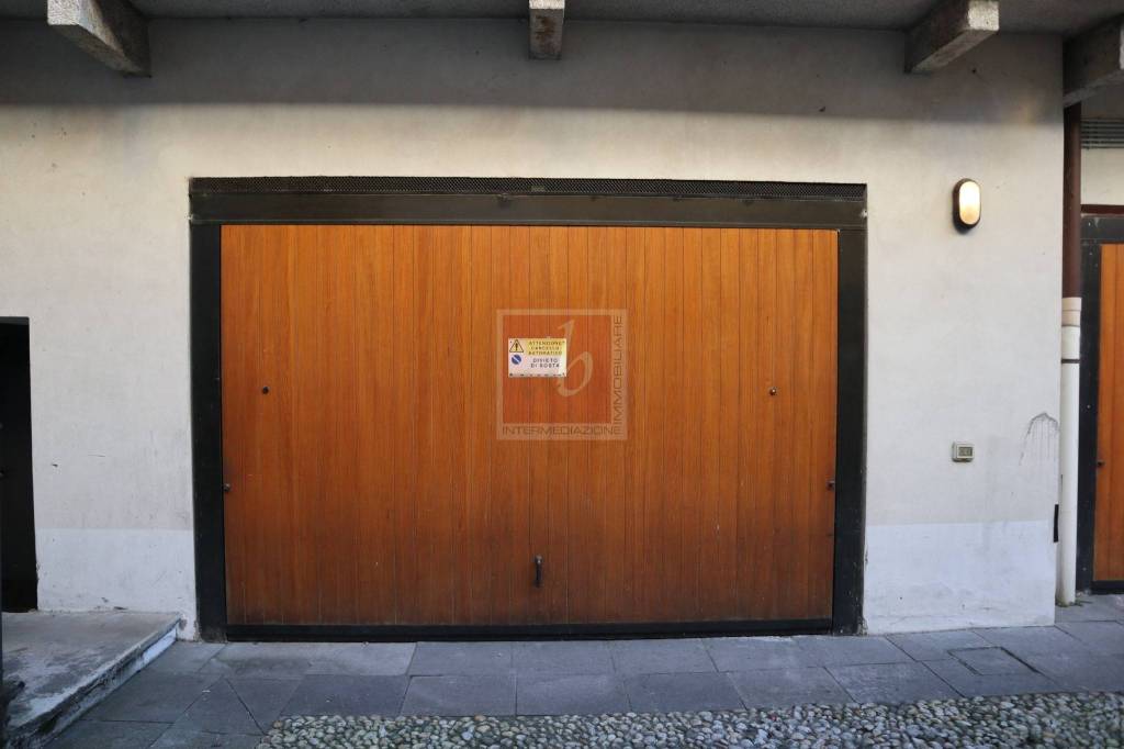 appartamento in vendita a Laveno-Mombello in zona Laveno