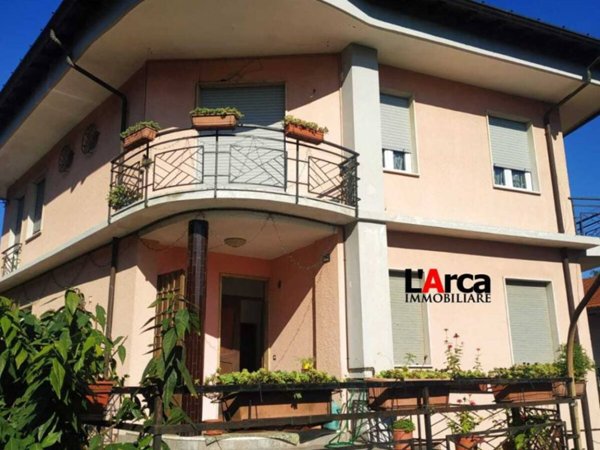 appartamento in vendita a Laveno-Mombello in zona Laveno