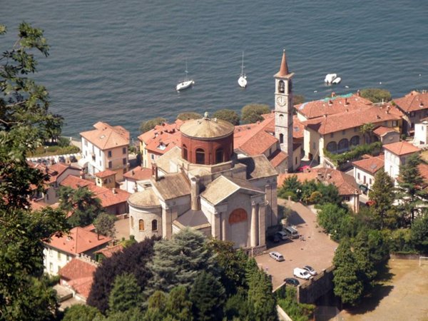 negozio in vendita a Laveno-Mombello in zona Laveno