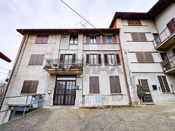 appartamento in vendita a Laveno-Mombello in zona Mombello