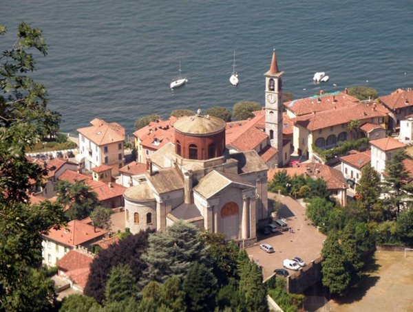 negozio in vendita a Laveno-Mombello in zona Laveno