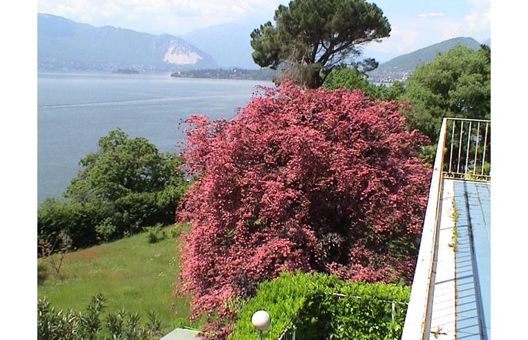 appartamento in vendita a Laveno-Mombello in zona Laveno