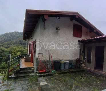 casa indipendente in vendita a Laveno-Mombello in zona Casere