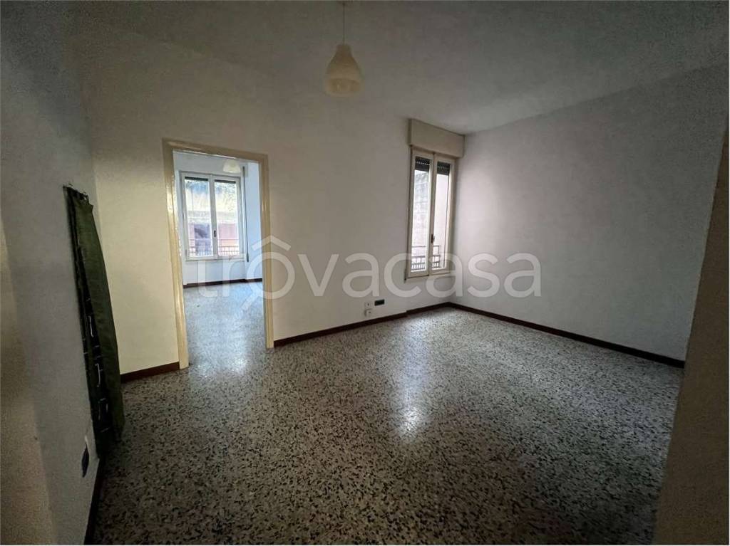 appartamento in vendita a Laveno-Mombello in zona Laveno