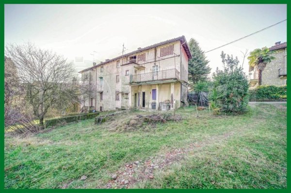 casa indipendente in vendita a Laveno-Mombello in zona Laveno