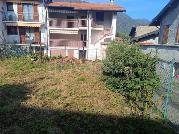 casa indipendente in vendita a Laveno-Mombello in zona Somisso