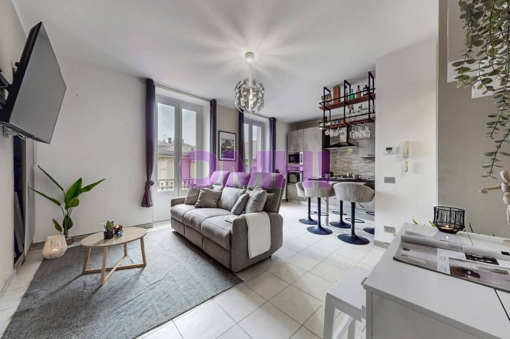 appartamento in vendita a Laveno-Mombello in zona Laveno