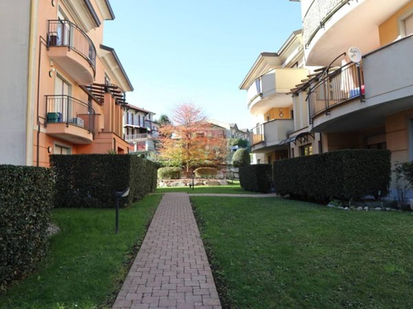 appartamento in vendita a Laveno-Mombello in zona Laveno