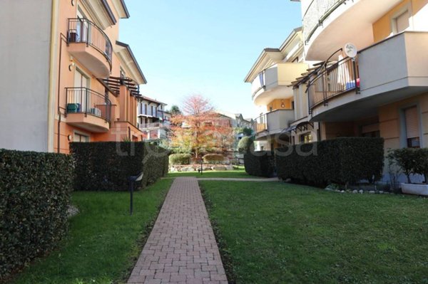 appartamento in vendita a Laveno-Mombello in zona Laveno