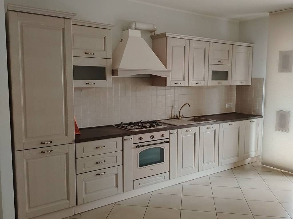 appartamento in vendita a Laveno-Mombello in zona Laveno