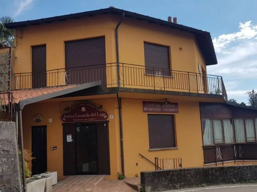 intera palazzina in vendita a Laveno-Mombello in zona Cerro