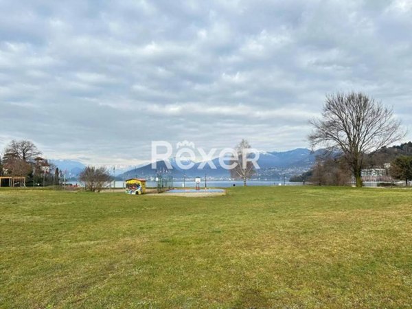 appartamento in vendita a Laveno-Mombello in zona Laveno