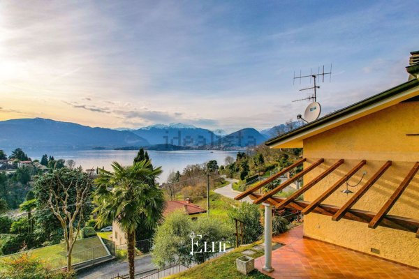 casa indipendente in vendita a Laveno-Mombello in zona Monteggia