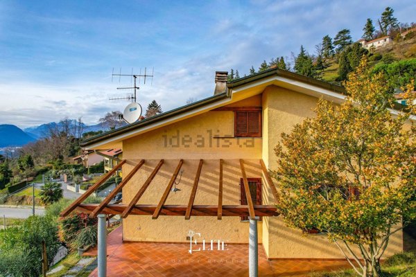casa indipendente in vendita a Laveno-Mombello in zona Monteggia