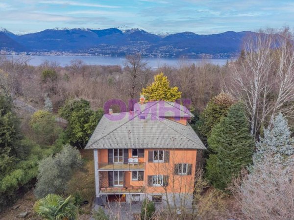 casa indipendente in vendita a Laveno-Mombello in zona Mombello
